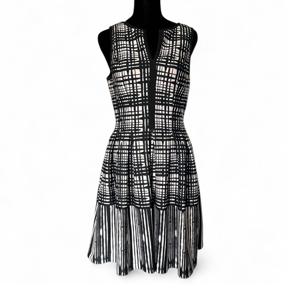 VINCE CAMUTO Sleeveless Black & White Patterned Fit--Flare Dress 4, Pockets .